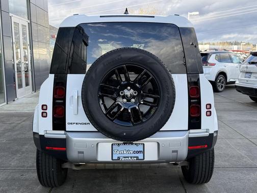 2025 Land Rover Defender 110 P300