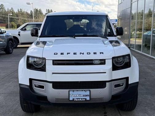 2025 Land Rover Defender 110 P300