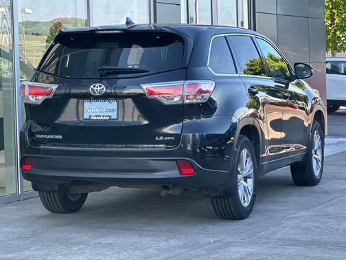 Attitude Black Metallic 2015 Toyota Highlander LE Plus