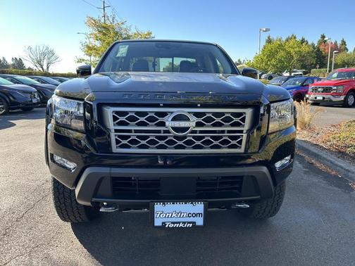 Super Black 2024 Nissan Frontier SV