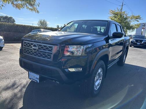 Super Black 2024 Nissan Frontier SV