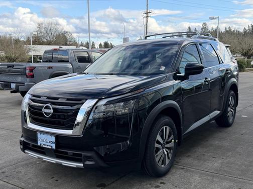 2025 Nissan Pathfinder SL 4WD
