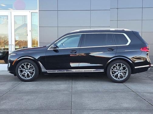 Black 2024 BMW X7 xDrive40i