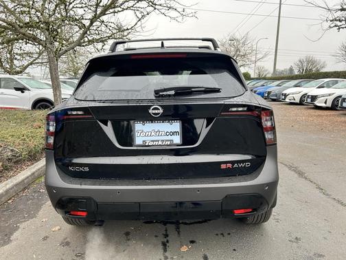 2025 Nissan Kicks SR