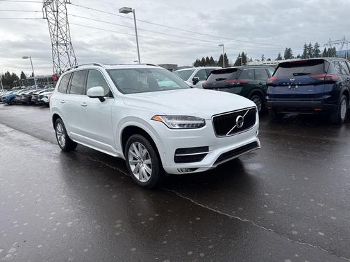 2017 Volvo XC90 T6 Momentum