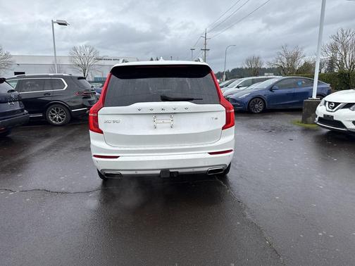 2017 Volvo XC90 T6 Momentum