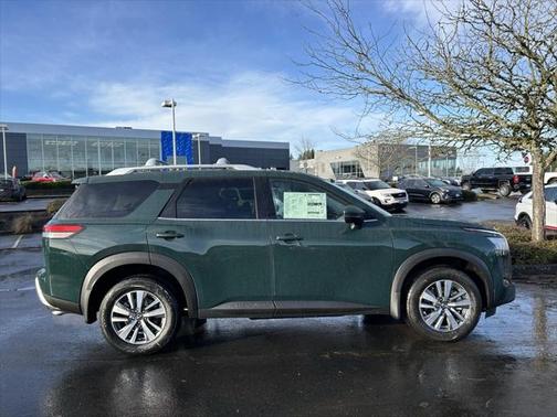 2025 Nissan Pathfinder SL 4WD