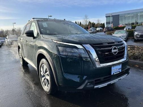 2025 Nissan Pathfinder SL 4WD