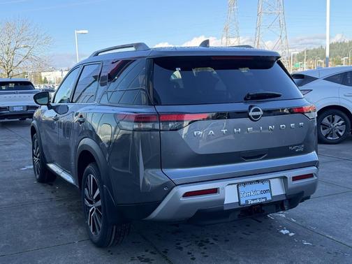 2025 Nissan Pathfinder Platinum 4WD