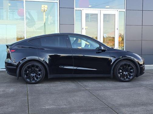 2023 Tesla Model Y Long Range Dual Motor All-Wheel Drive