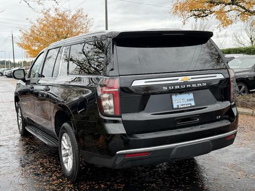 2023 Chevrolet Suburban LT