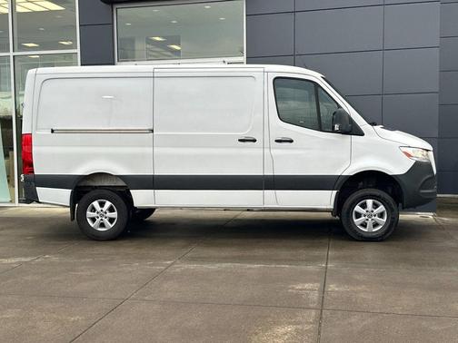 2020 Mercedes-Benz Sprinter 2500 Cargo 144 WB