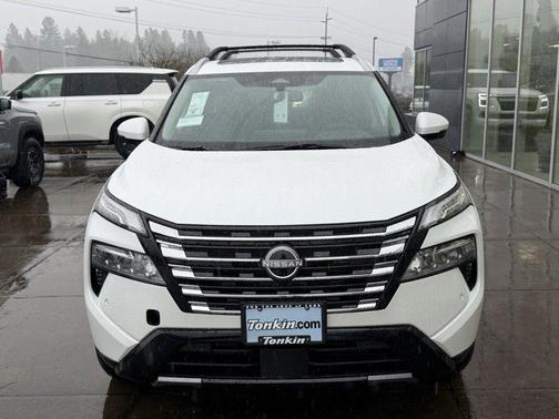 Everest White Pearl Tricoat 2026 Nissan Rogue Platinum