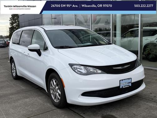 2022 Chrysler Voyager LX