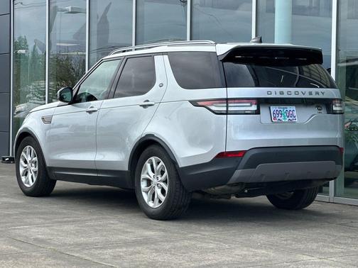 Silicon Silver Premium Metallic 2018 Land Rover Discovery SE