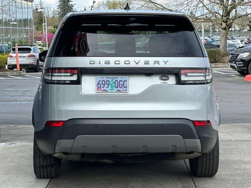 Silicon Silver Premium Metallic 2018 Land Rover Discovery SE