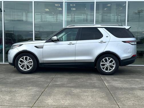 Silicon Silver Premium Metallic 2018 Land Rover Discovery SE