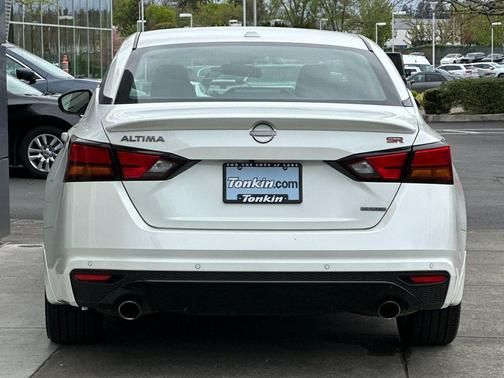 Pearl White Tricoat 2024 Nissan Altima SR VC-Turbo FWD