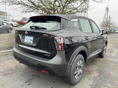 2025 Nissan Kicks S