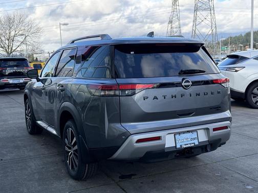 2025 Nissan Pathfinder Platinum 4WD