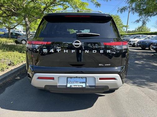 2025 Nissan Pathfinder SL 4WD