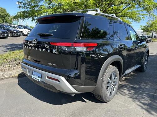 2025 Nissan Pathfinder SL 4WD