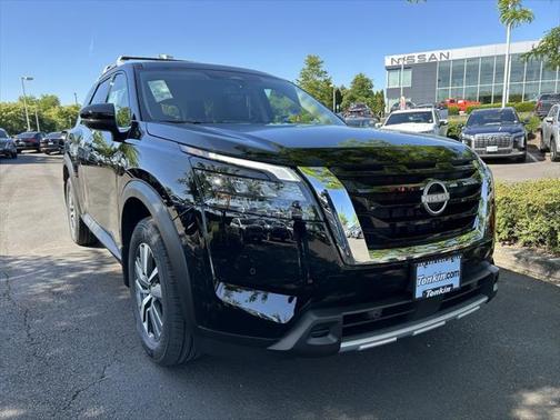 2025 Nissan Pathfinder SL 4WD