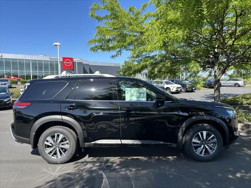 2025 Nissan Pathfinder SL 4WD