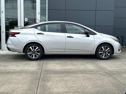 Brilliant Silver Metallic 2025 Nissan Versa 1.6 S