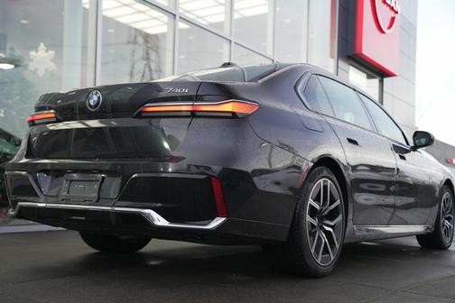 2024 BMW 740 740i