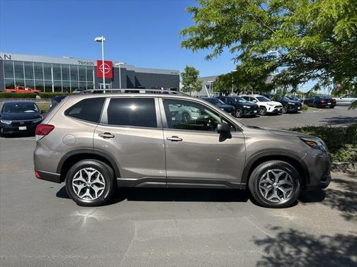 2024 Subaru Forester Premium