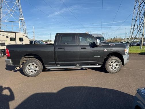 2023 RAM 3500 Laramie Crew Cab 4x4 6'4' Box
