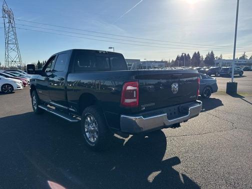 2023 RAM 3500 Laramie Crew Cab 4x4 6'4' Box