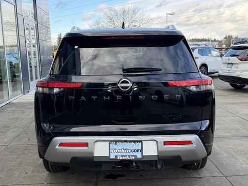 2025 Nissan Pathfinder Platinum 4WD