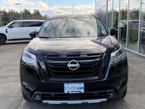2025 Nissan Pathfinder Platinum 4WD