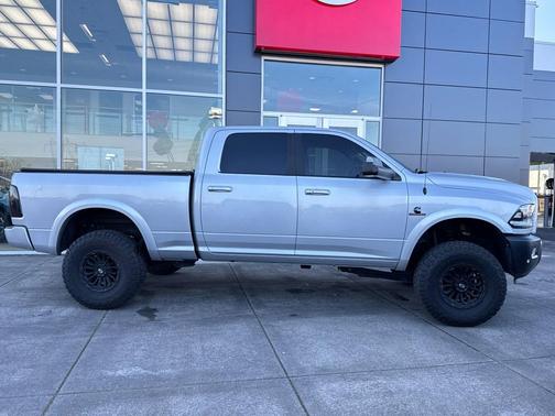2018 RAM 2500 Laramie Crew Cab 4x4 6'4' Box