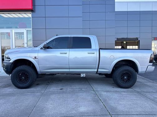 2018 RAM 2500 Laramie Crew Cab 4x4 6'4' Box