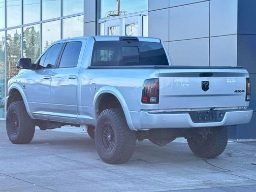 2018 RAM 2500 Laramie Crew Cab 4x4 6'4' Box