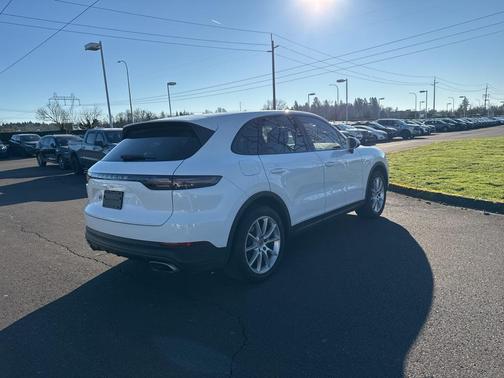 2023 Porsche Cayenne Platinum Edition