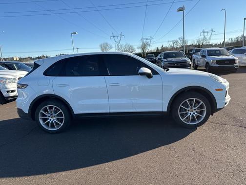 2023 Porsche Cayenne Platinum Edition