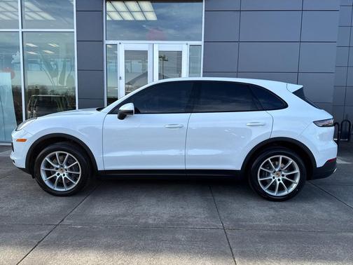 2023 Porsche Cayenne Platinum Edition