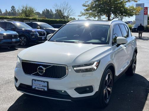 2019 Volvo XC40 T5 Momentum