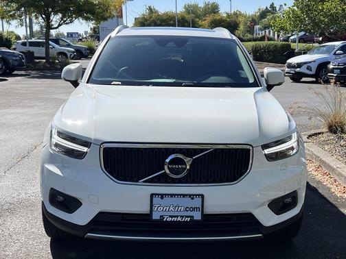 2019 Volvo XC40 T5 Momentum