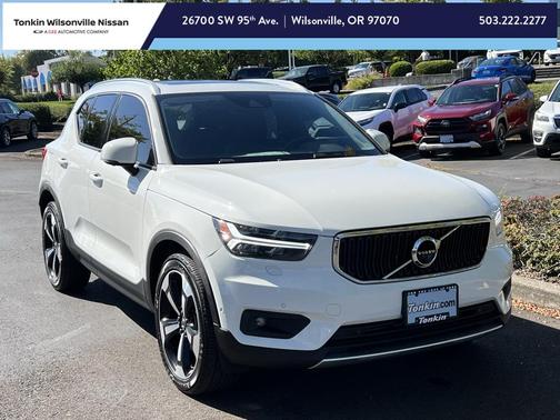 2019 Volvo XC40 T5 Momentum