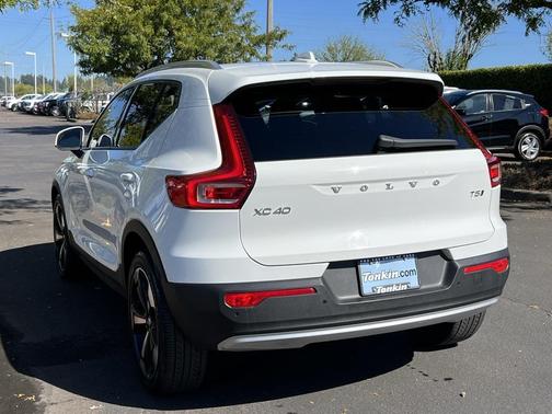 2019 Volvo XC40 T5 Momentum