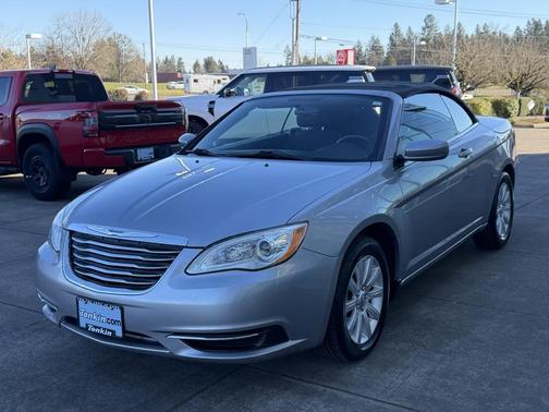 2013 Chrysler 200 Touring