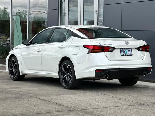 Pearl White Tricoat 2025 Nissan Altima SR AWD