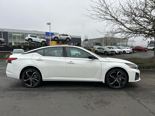 Pearl White Tricoat 2025 Nissan Altima SR AWD