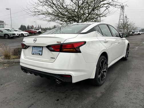 Pearl White Tricoat 2025 Nissan Altima SR AWD