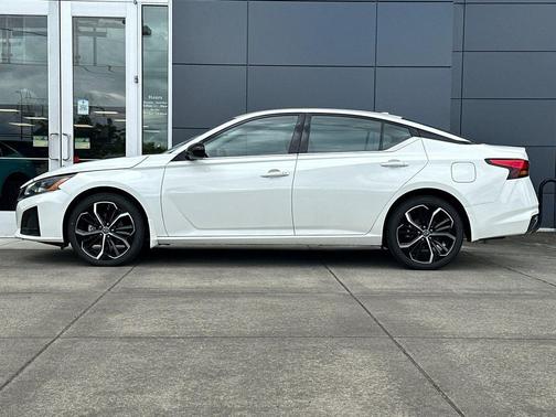 Pearl White Tricoat 2025 Nissan Altima SR AWD